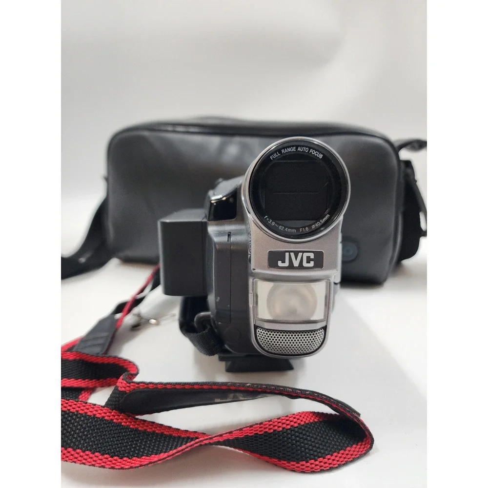JVC GR-SXM915U Super VHS-C Camcorder Bundle 320x Zoom 3in LCD Remote Case Tapes